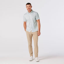 Load image into Gallery viewer, Mizzen &amp; Main Halyard SS Dress Shirt / Pale Green Pyramid
