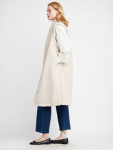 Load image into Gallery viewer, Self Contrast Julian 3/4 Vest Coat / Eggnog
