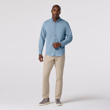 Load image into Gallery viewer, Mizzen+Main Nash Chambray Shirt / Light Wash
