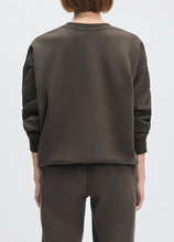 Load image into Gallery viewer, Favorite Daughter The Collegiate Sweatshirt / Coffee Gardenia
